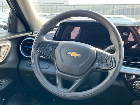 Used 2025 Chevrolet Trax LT image 49