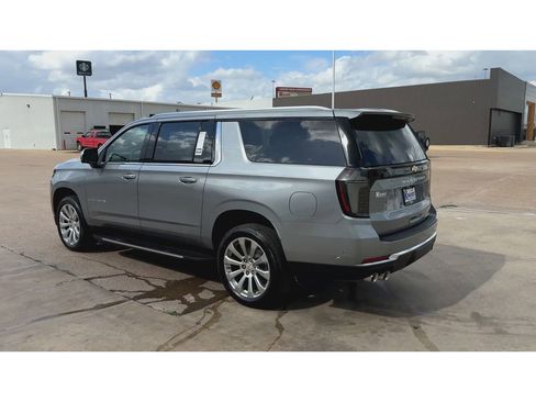 New 2026 Chevrolet Suburban Premier w/ Sun And Tow Package AWD/4WD image 6