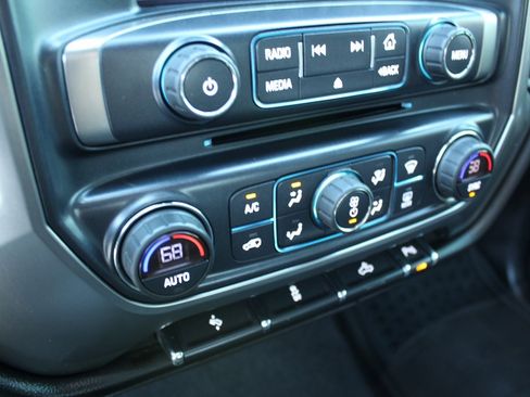 Used 2018 Chevrolet Silverado 1500 LT w/ All Star Edition image 27