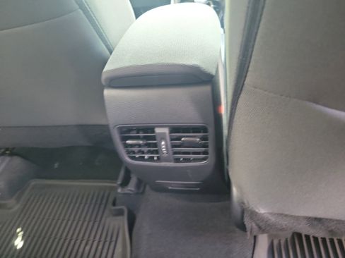 Used 2024 Toyota Corolla Cross LE FWD image 14