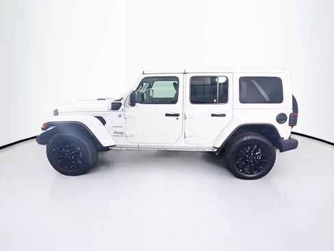 Used 2024 Jeep Wrangler Unlimited Sahara AWD/4WD image 4