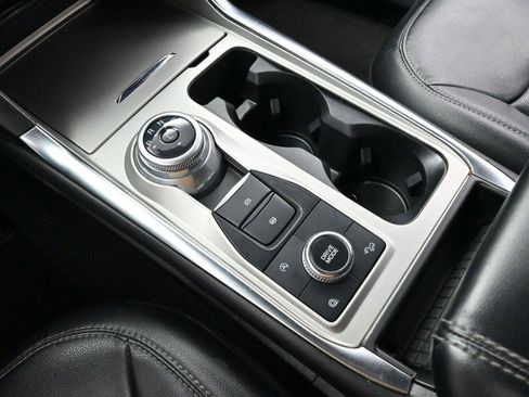 Used 2023 Ford Explorer Limited image 18