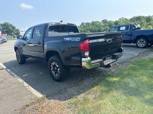 Used 2019 Toyota Tacoma TRD Off-Road AWD/4WD image 4