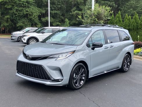 Used 2026 Toyota Sienna XSE FWD image 6