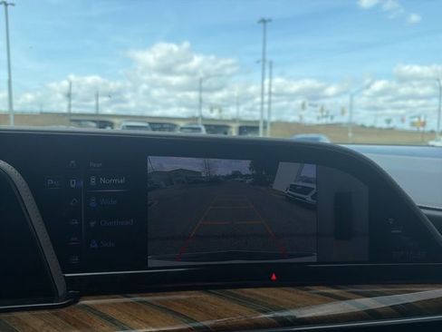 Used 2023 Cadillac Escalade Premium Luxury Platinum image 18