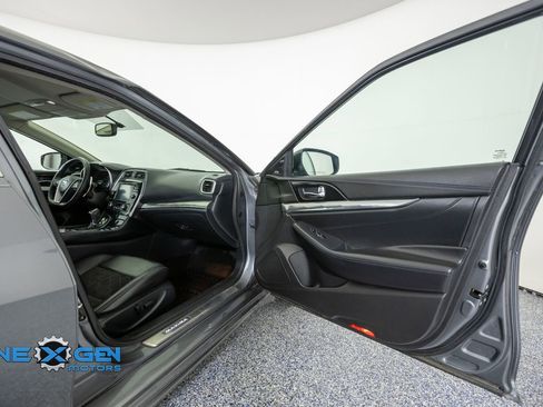 Used 2018 Nissan Maxima SR w/ Midnight Edition FWD image 39