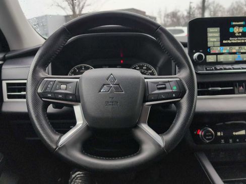 Used 2024 Mitsubishi Outlander SE image 22