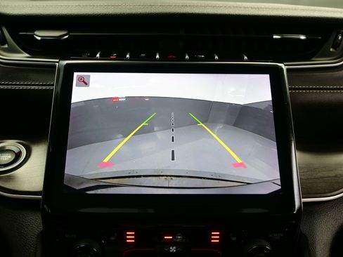 Used 2023 Jeep Grand Cherokee L Limited image 19