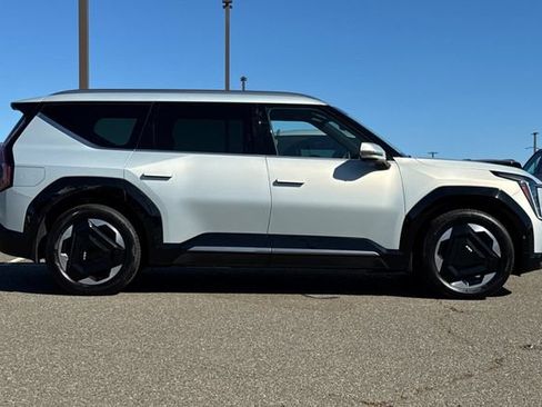 Certified 2024 Kia EV9 Land AWD/4WD image 3