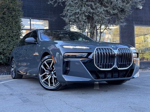 Used 2023 BMW 760i xDrive w/ Executive Package image 8