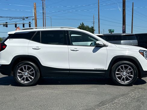 Used 2023 GMC Terrain SLT AWD/4WD image 3