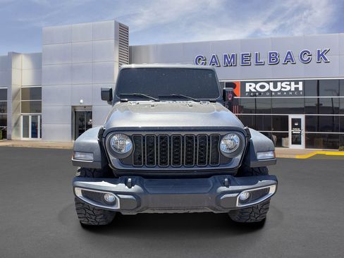 Used 2024 Jeep Gladiator Sport AWD/4WD image 3