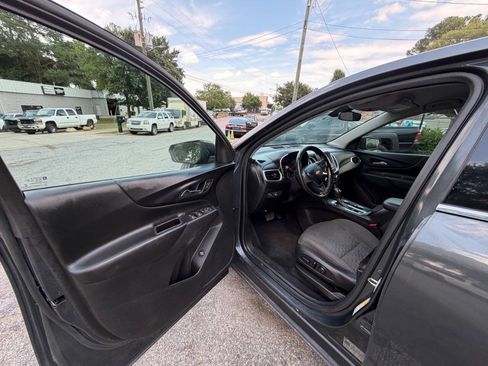 Used 2018 Chevrolet Equinox LT FWD image 9