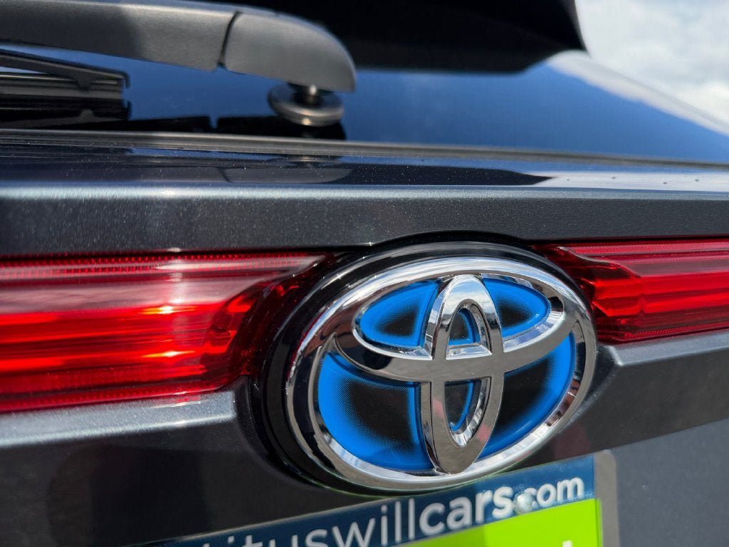 Used 2024 Toyota Venza LE AWD/4WD image 34