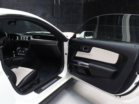 Used 2015 Ford Mustang 50 Years RWD image 31