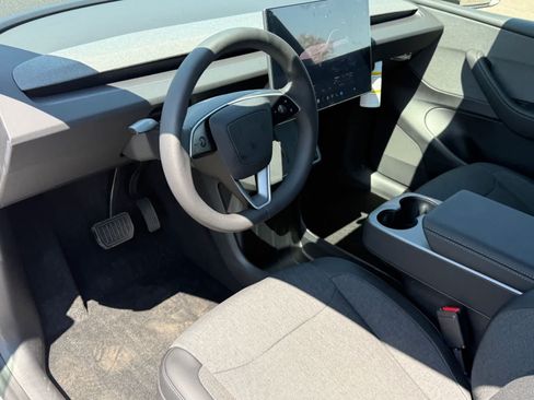 Used 2026 Tesla Model Y 2WD image 13