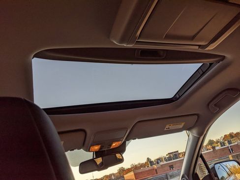 Used 2017 Honda Pilot Touring image 13