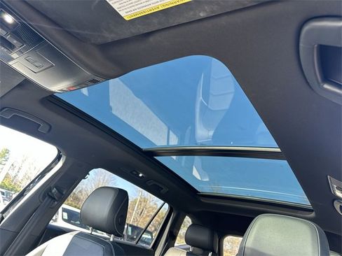 Used 2023 Volkswagen Tiguan SEL R-Line image 27