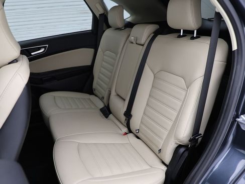 Used 2022 Ford Edge SEL w/ Convenience Package image 12