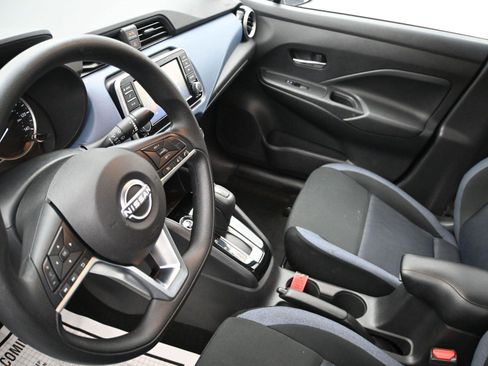 Used 2025 Nissan Versa SV image 2