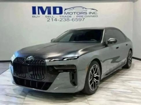 Used 2025 BMW 760i xDrive w/ Executive Package AWD/4WD image 42