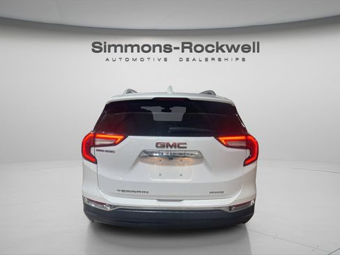 Used 2024 GMC Terrain SLT image 6