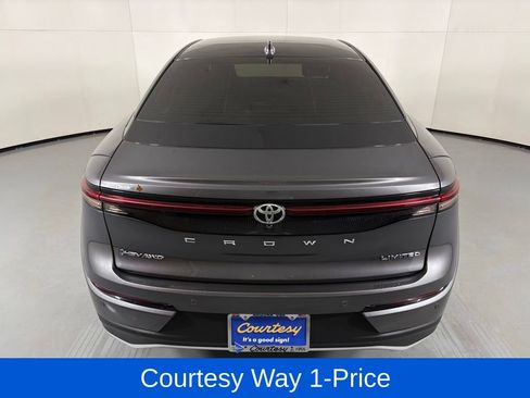 Used 2024 Toyota Crown AWD/4WD image 9