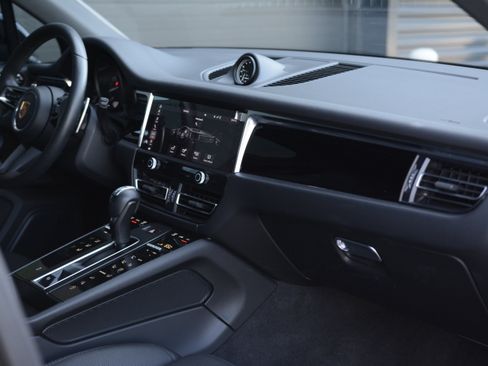 Certified 2026 Porsche Macan AWD/4WD image 28