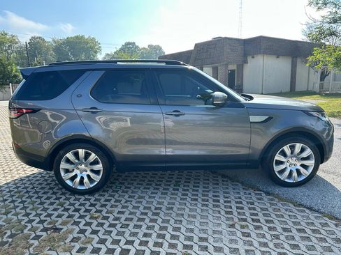 Used 2017 Land Rover Discovery HSE AWD/4WD image 6