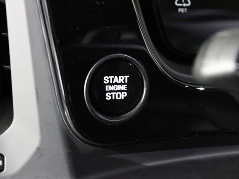 Certified 2025 Porsche Cayenne image 21