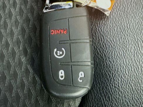 Used 2025 Jeep Compass Latitude image 35