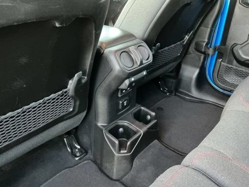 Used 2024 Jeep Wrangler Unlimited Rubicon AWD/4WD image 26
