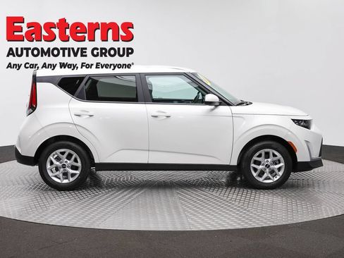 Used 2025 Kia Soul LX FWD image 4