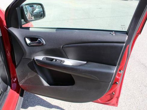 Used 2016 Dodge Journey SE w/ Flexible Seating Group image 16