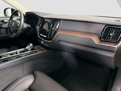 Certified 2023 Volvo XC60 B5 Ultimate image 31