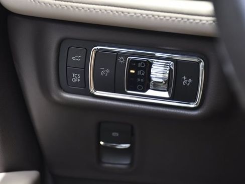 Used 2022 Lincoln Nautilus FWD w/ Premium Package image 18