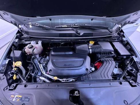 Used 2024 Chrysler Pacifica Touring-L image 11