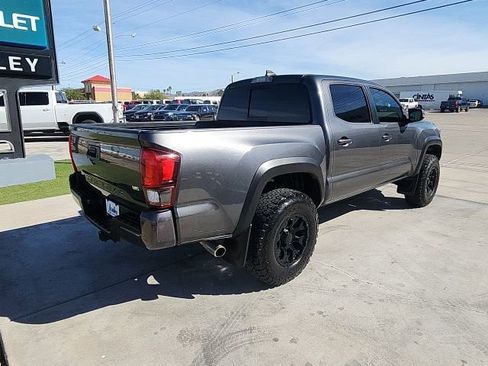Used 2019 Toyota Tacoma TRD Off-Road w/ Technology Package image 4