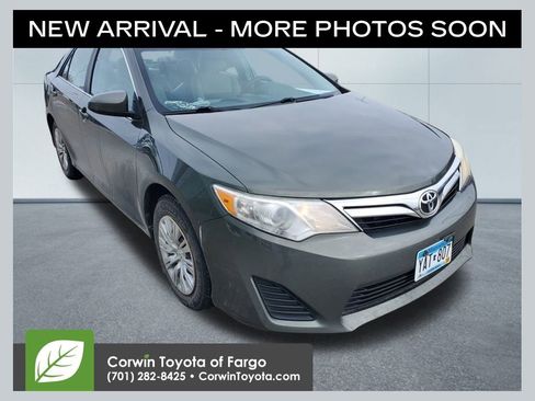 Used 2012 Toyota Camry LE image 1