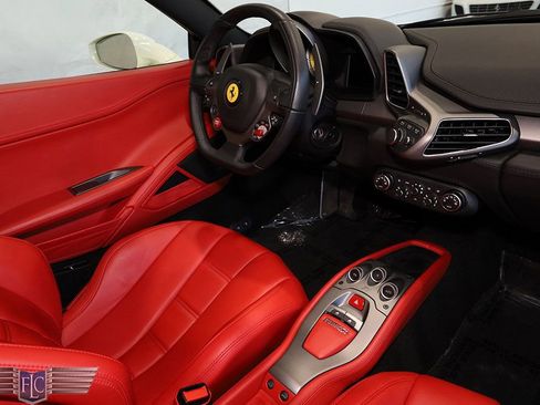Used 2014 Ferrari 458 Italia Coupe RWD image 25