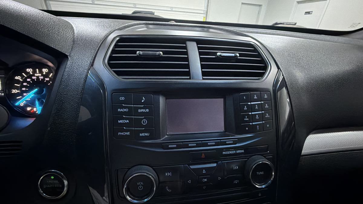 Used 2016 Ford Explorer XLT FWD image 18