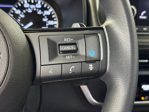 Used 2023 Nissan Rogue SV image 32