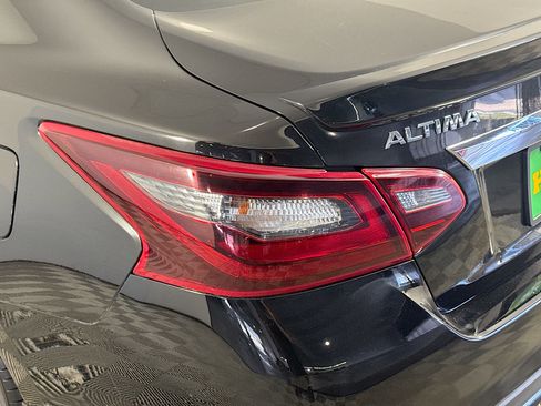 Used 2018 Nissan Altima 2.5 SR FWD image 36