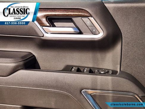 Used 2025 GMC Sierra 1500 Elevation image 24