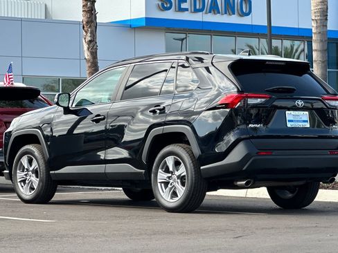 Used 2022 Toyota RAV4 XLE w/ Convenience Package image 6