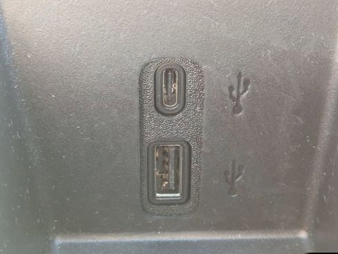 Used 2024 GMC Acadia Denali image 22