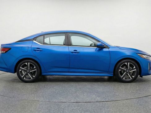 Used 2025 Nissan Sentra SV FWD image 11