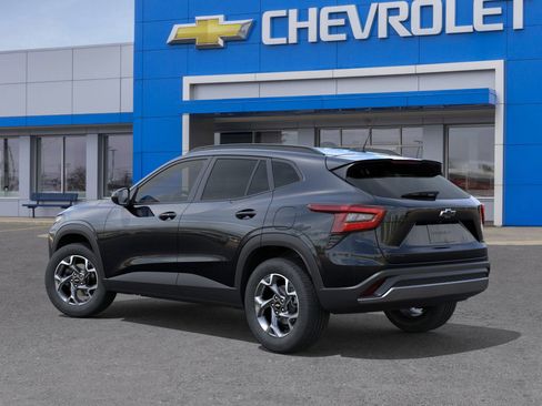 New 2025 Chevrolet Trax LT w/ Sunroof Package image 3