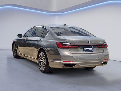 Used 2022 BMW 740i w/ Premium Package RWD image 6