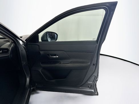 Used 2025 Nissan Kicks SV FWD image 30